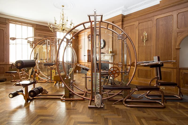 Clock looking fitness machine